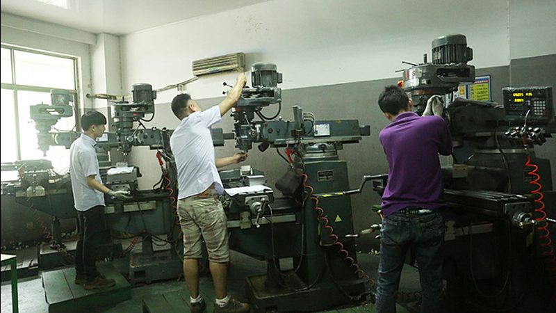 吹塑模具材料价格表背后的考量因素**