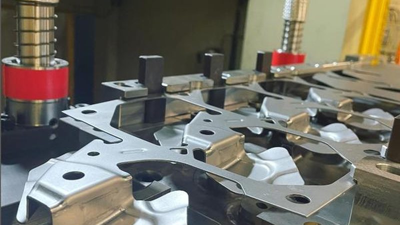 双色模具加工：家电外壳定制的关键**